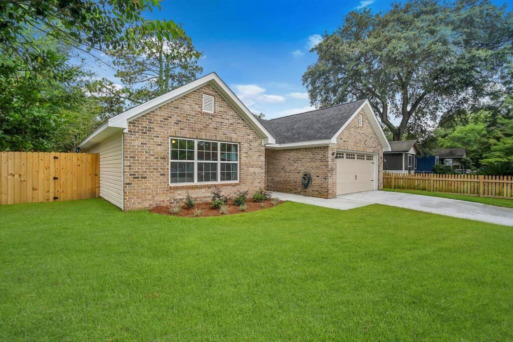 Beautiful New Construction Only 4 Min To Downtown! Holiday home