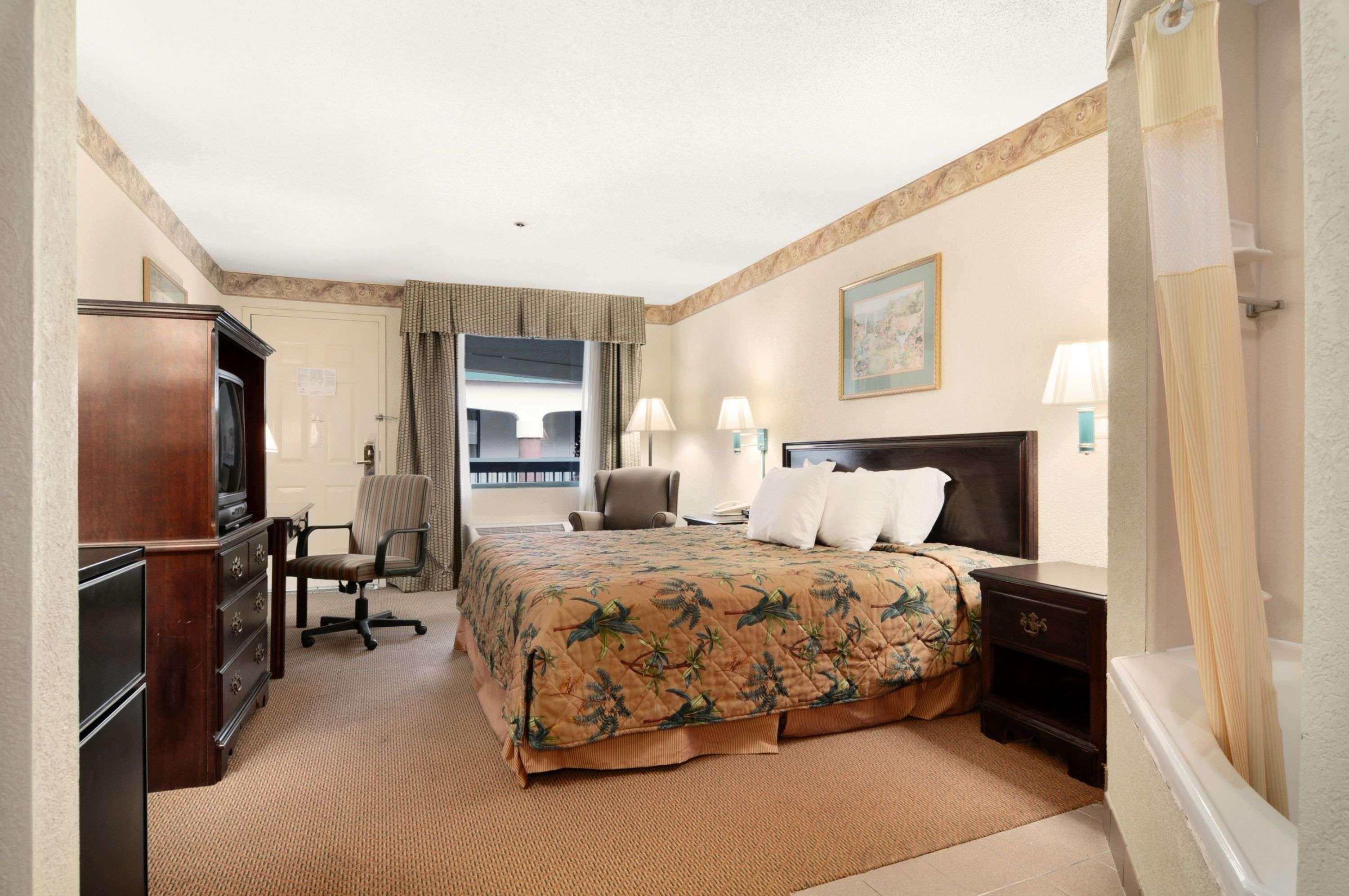 6 Ga Gateway & I95 Hotel
