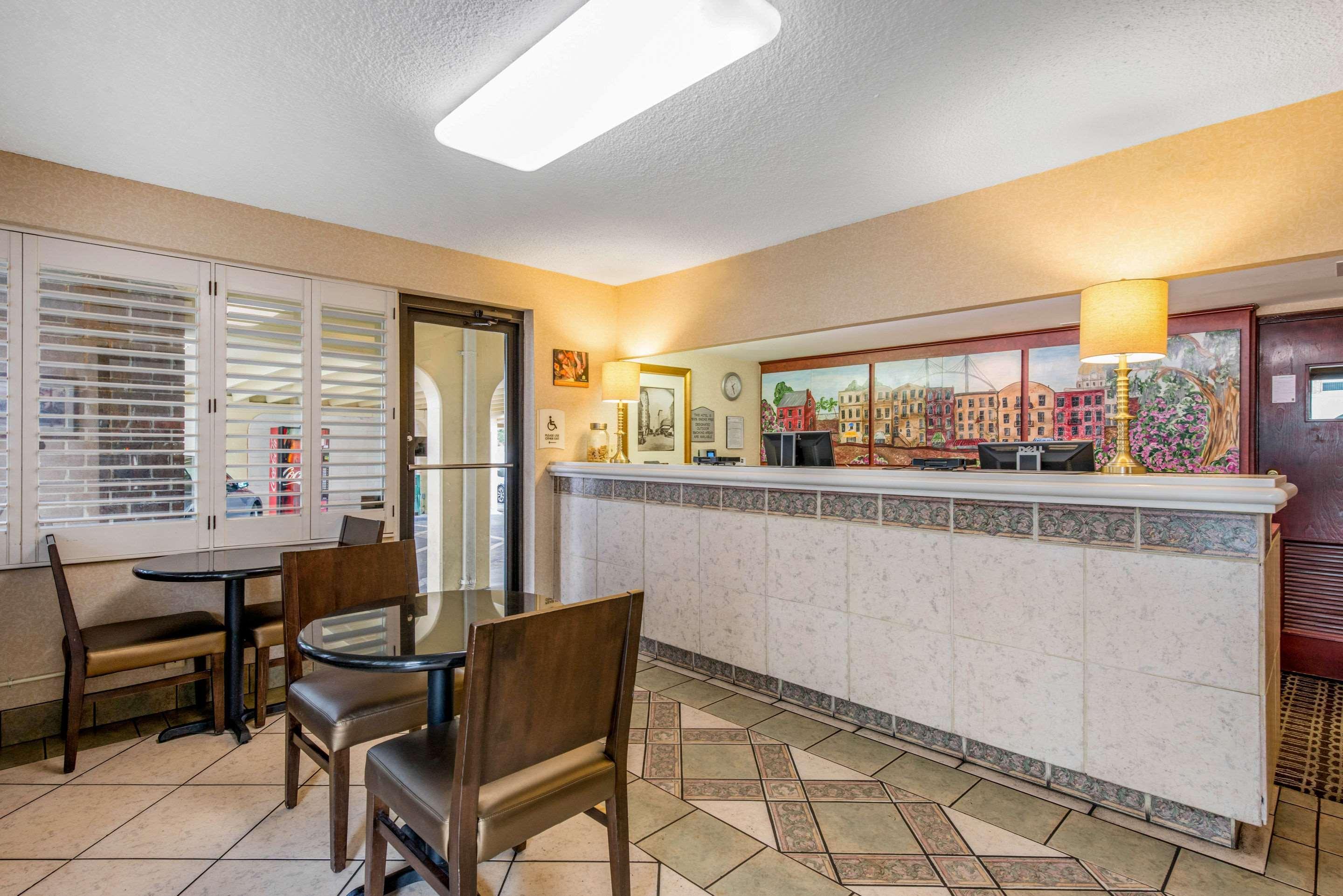 Quality Historic District Inn 2*