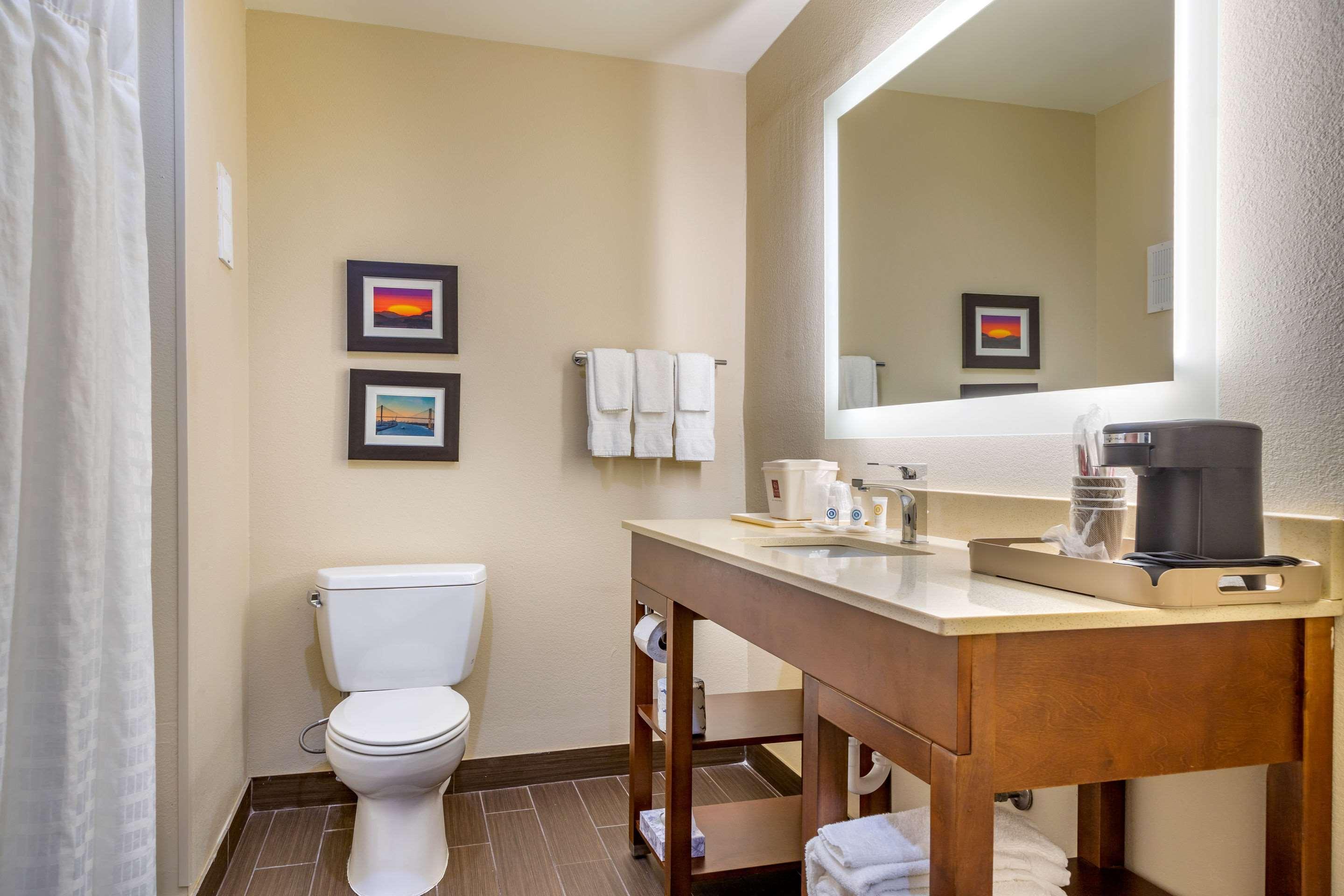 Comfort Gateway I-95 Hotel 3*
