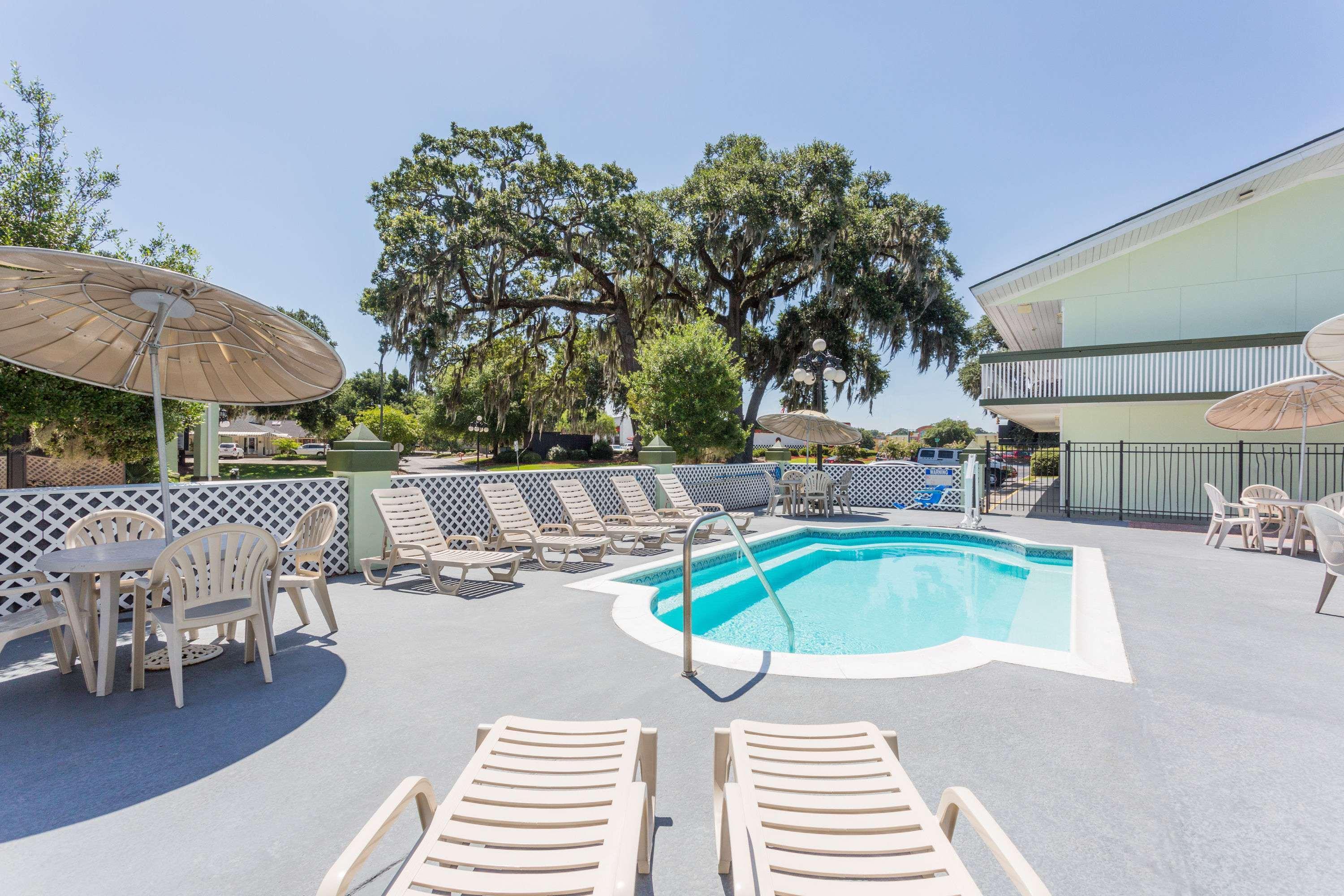 Red Roof - Southside/midtown Motel 2*