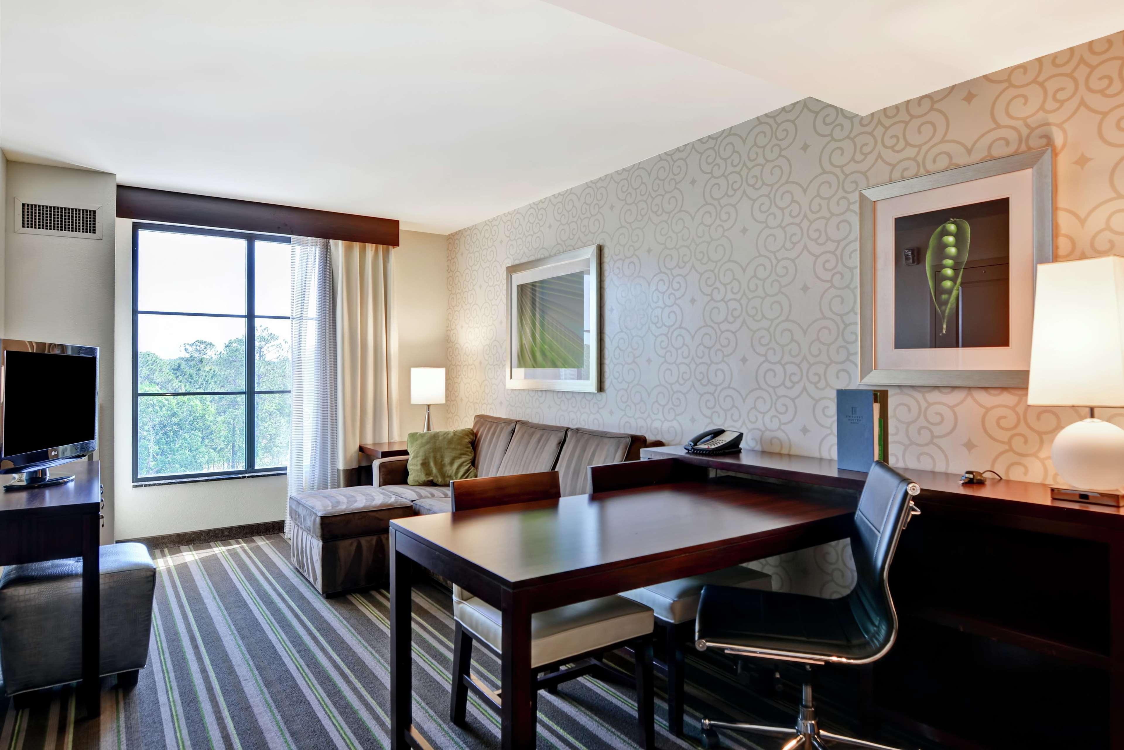 Hotel Embassy Airport 4*