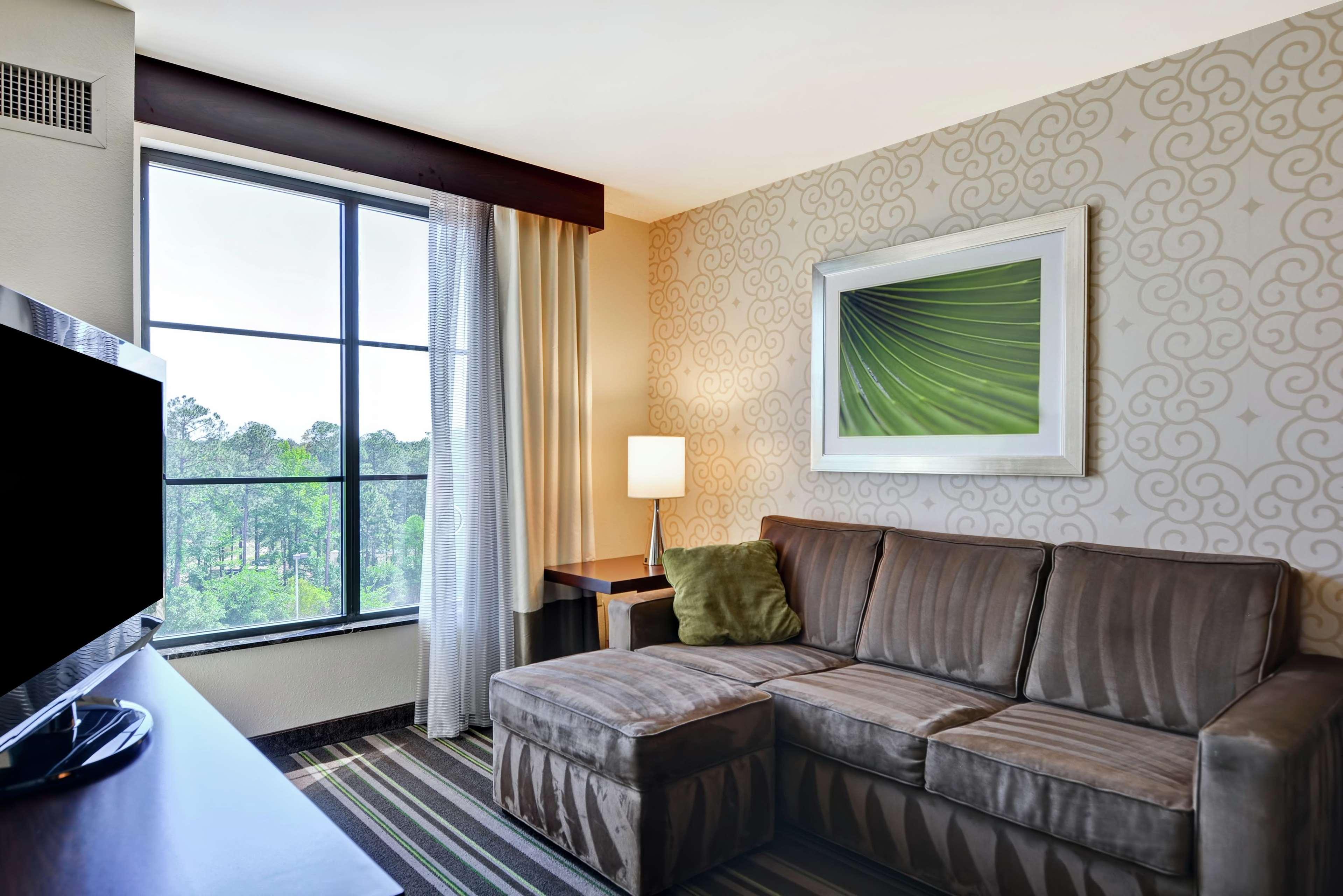 Hotel Embassy Airport 4*