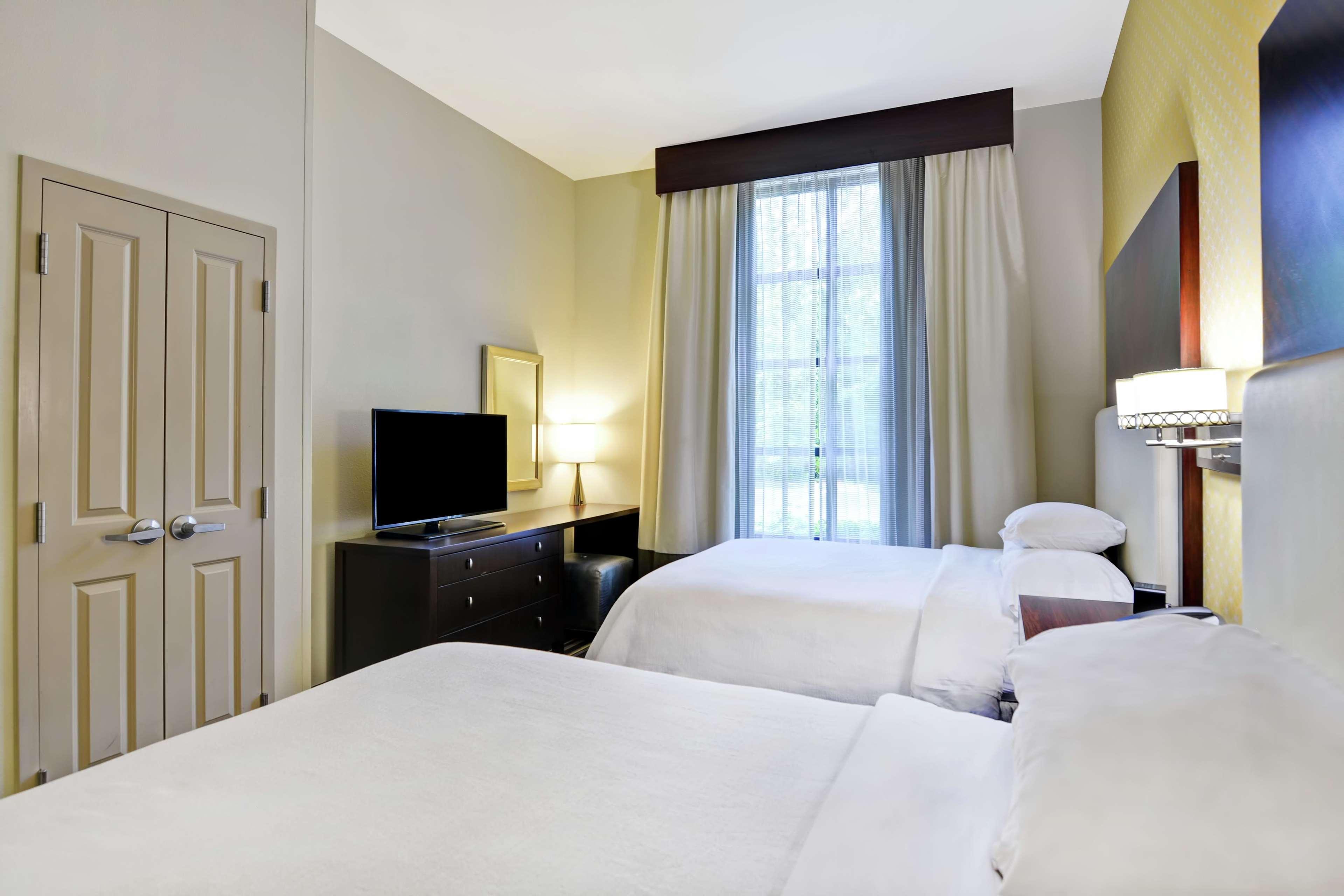 Hotel Embassy Airport Savannah