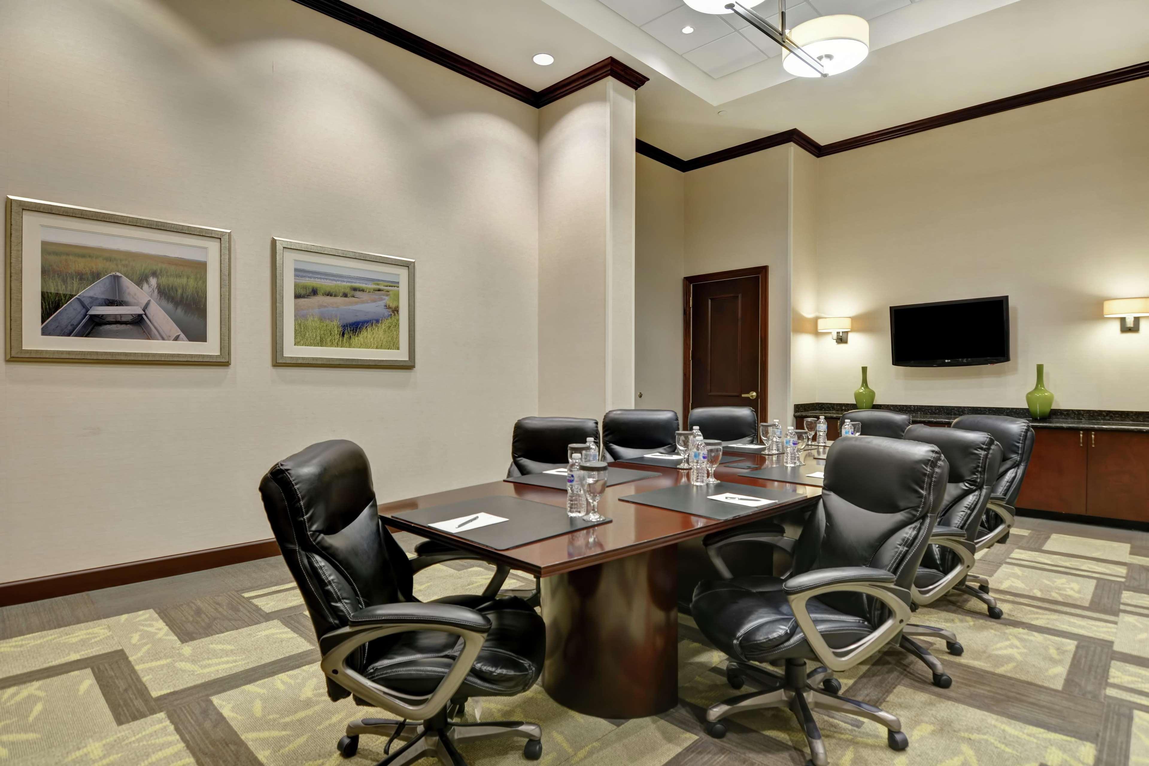 Hotel Embassy Airport Savannah