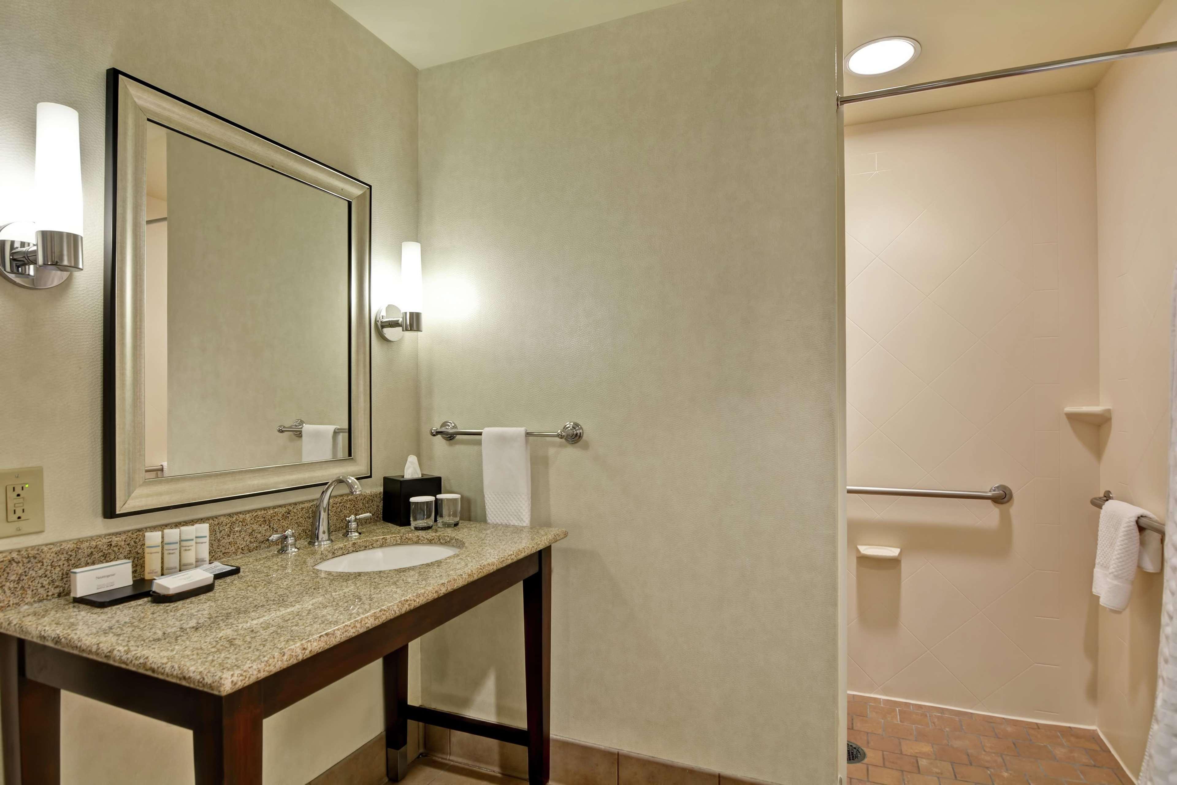 Embassy Airport Hotel Savannah