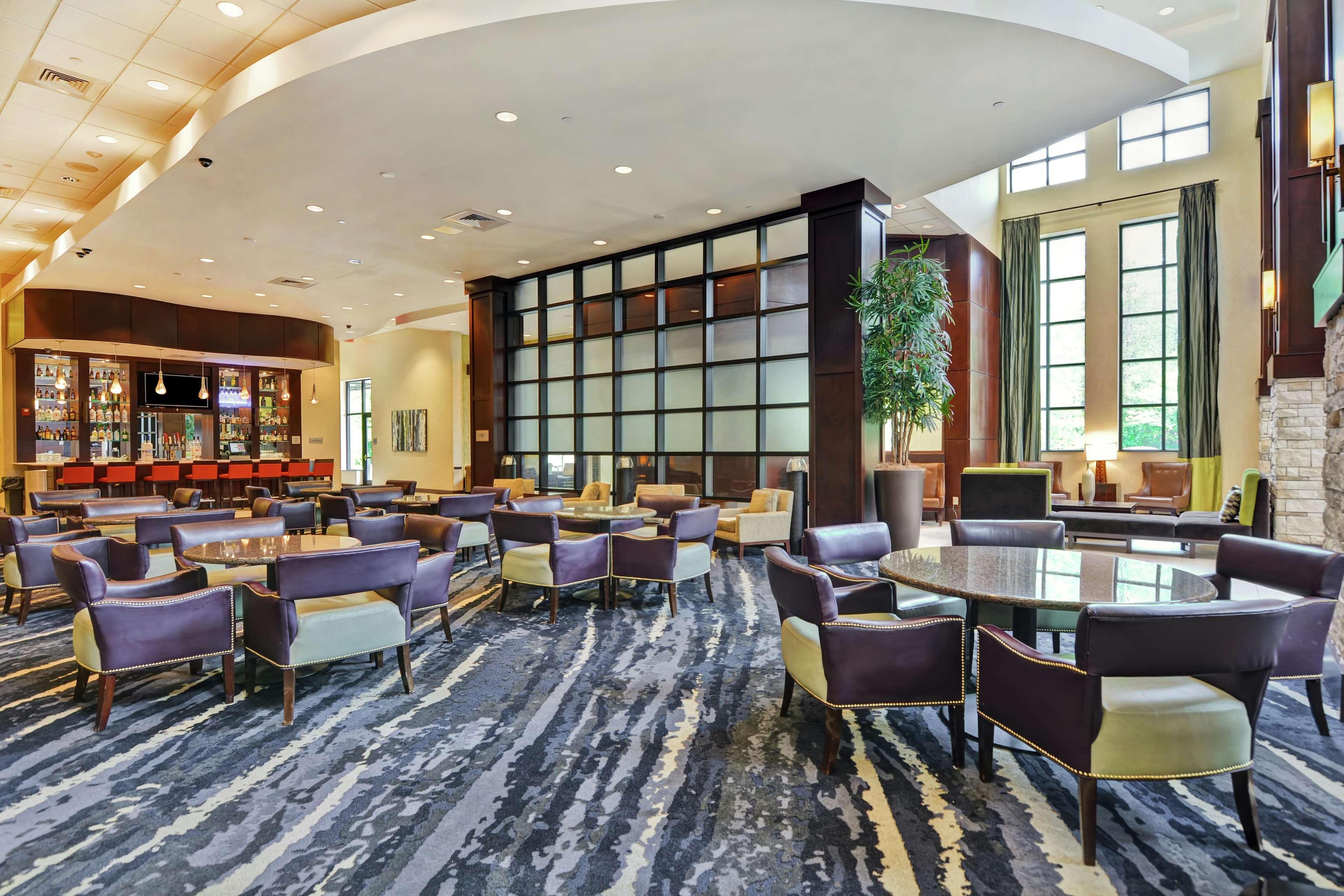 Hotel Embassy Airport 4*