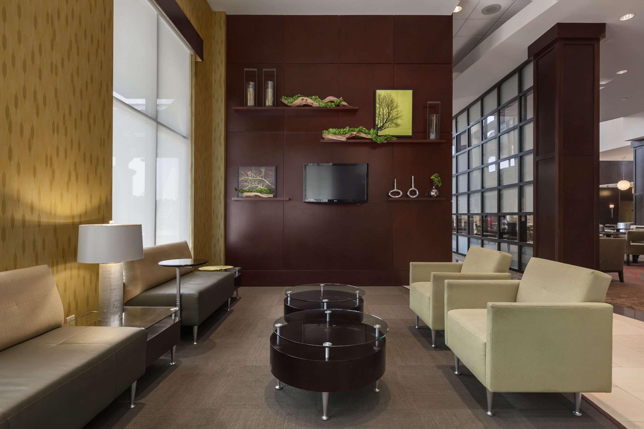 Hotel Embassy Airport 4*