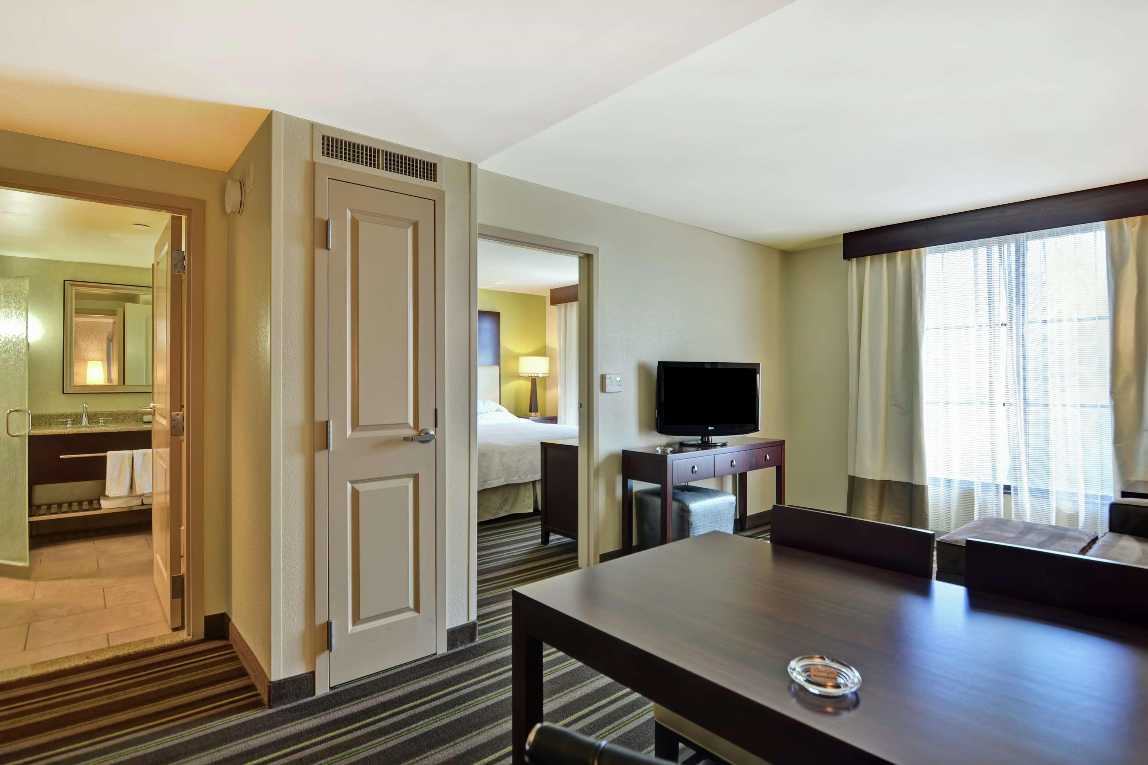 Hotel Embassy Airport Savannah