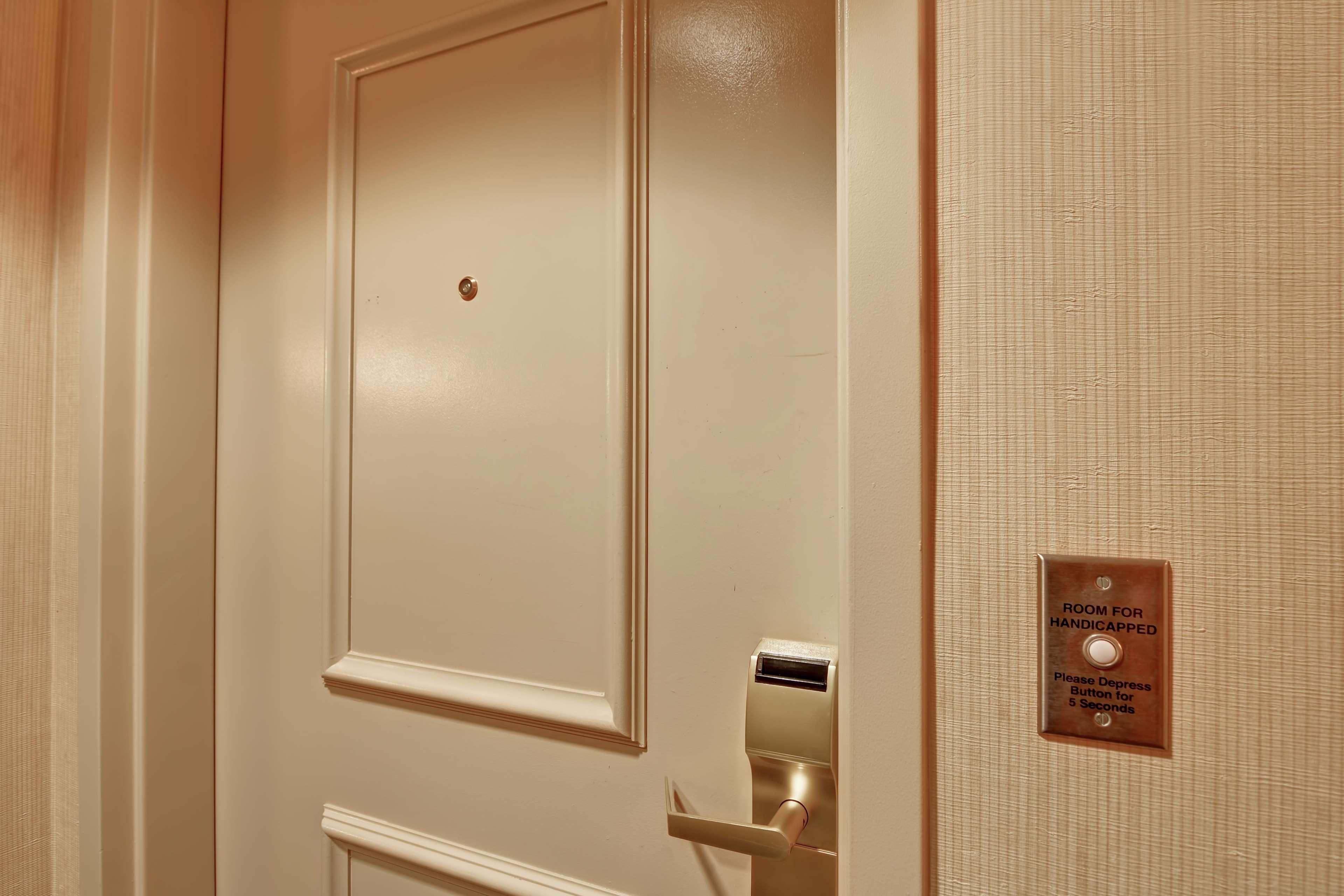Hotel Embassy Airport