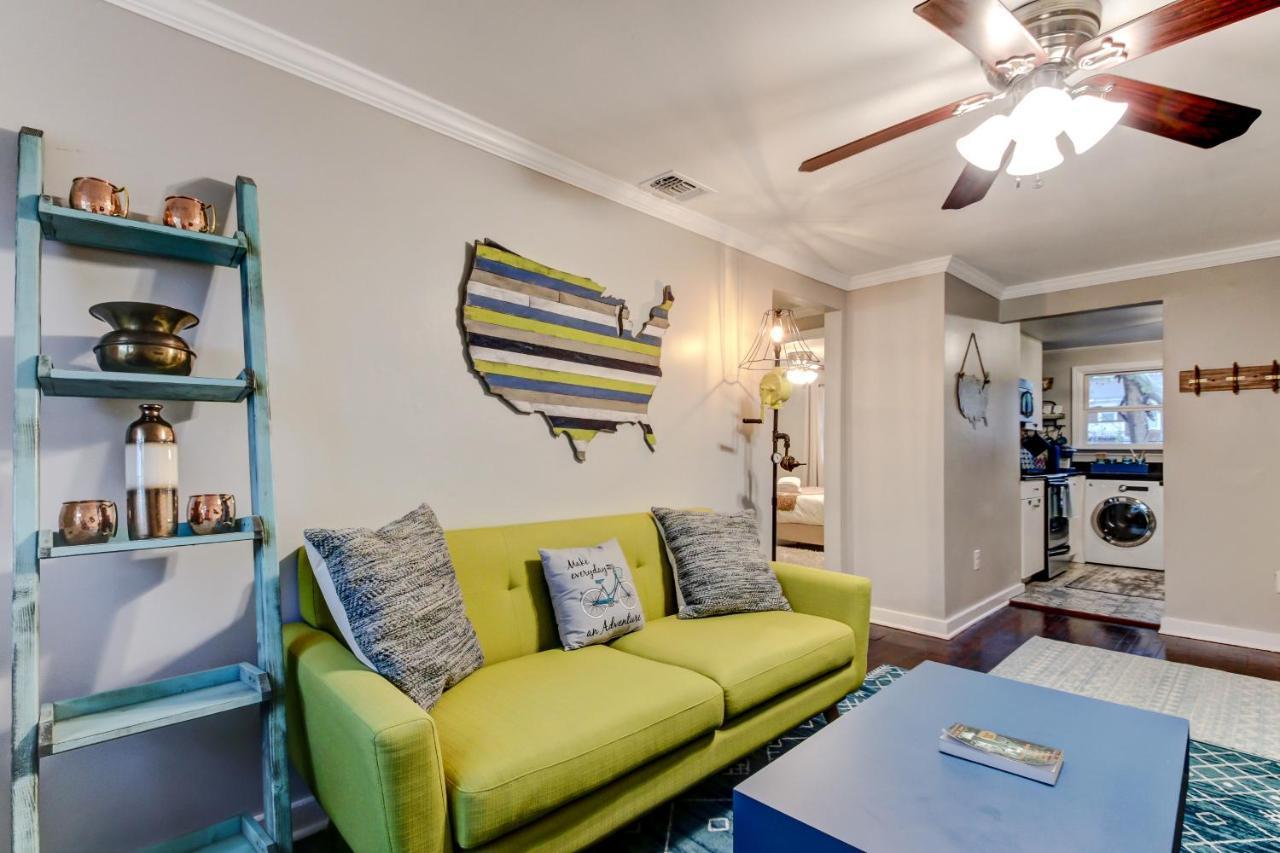 Apartment Vibrant, Colorful Building With Backyard Firepit And Games *