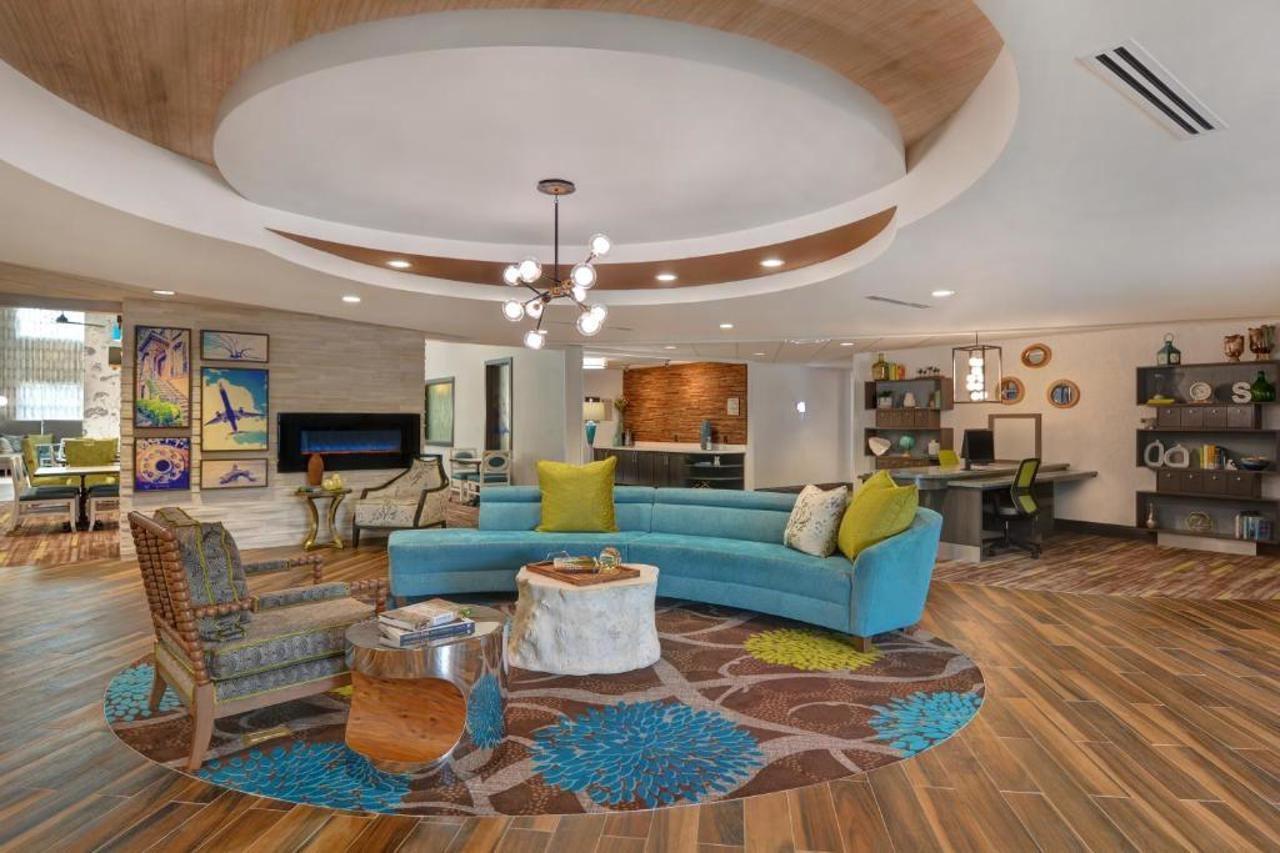 Hotel Homewood By Hilton Airport