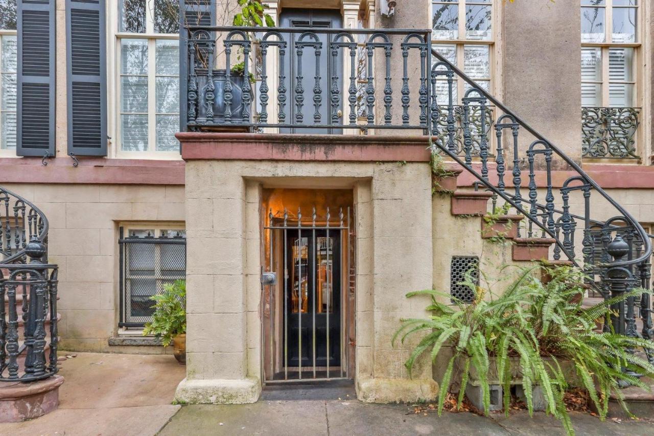 Stays Garden On Chatham Square Apartment *