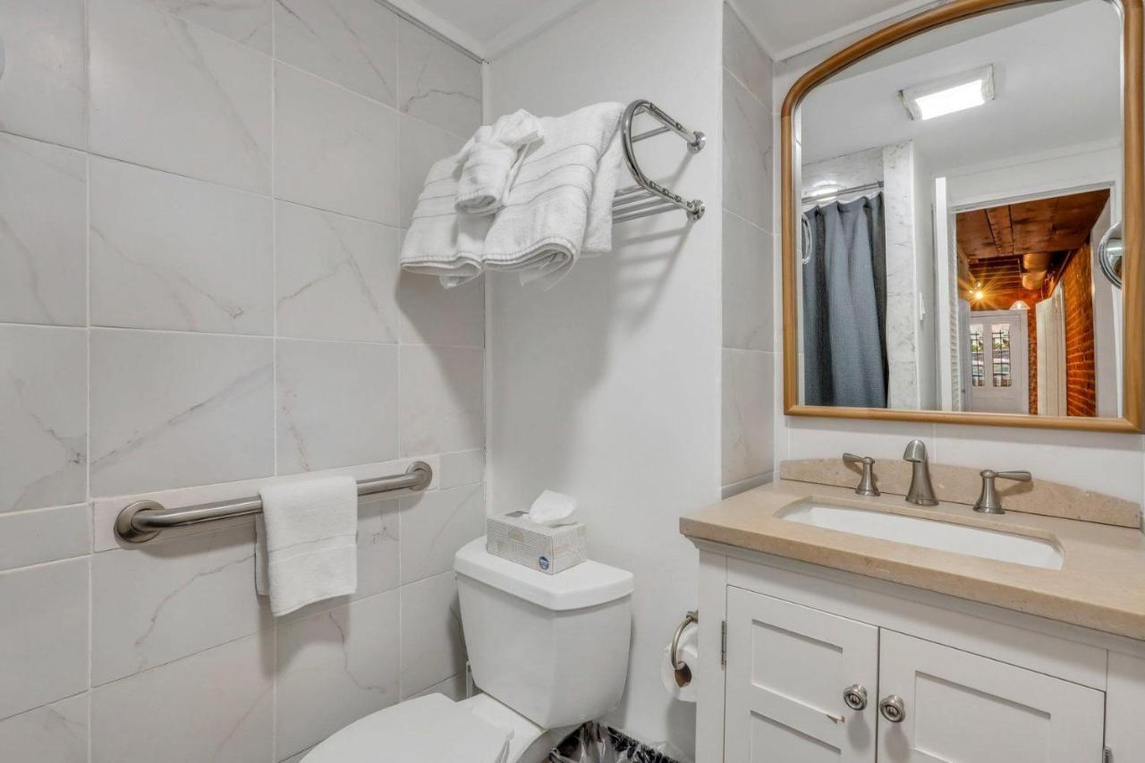 Apartment Stays Garden On Chatham Square