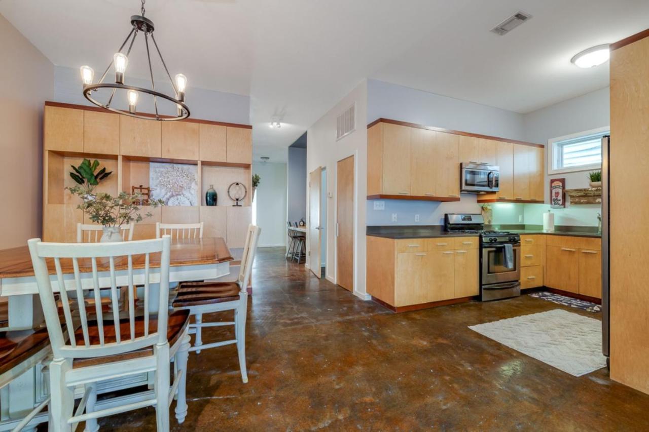 Holiday home Southern Charmer-historic District Downtown-front Porch-walk Score 90!!-private Parking-1 Minute To Forsyth Park *