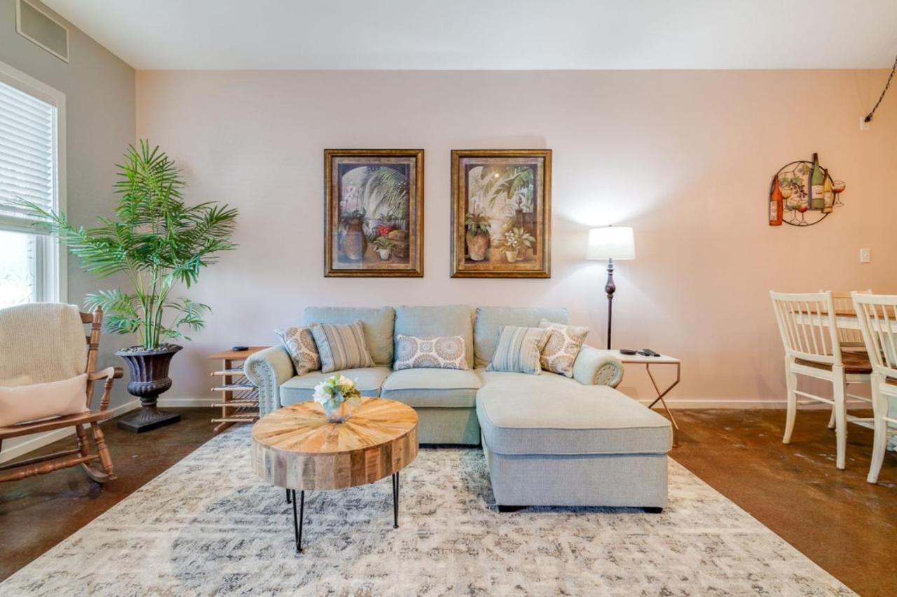 Southern Charmer-historic District Downtown-front Porch-walk Score 90!!-private Parking-1 Minute To Forsyth Park * Savannah