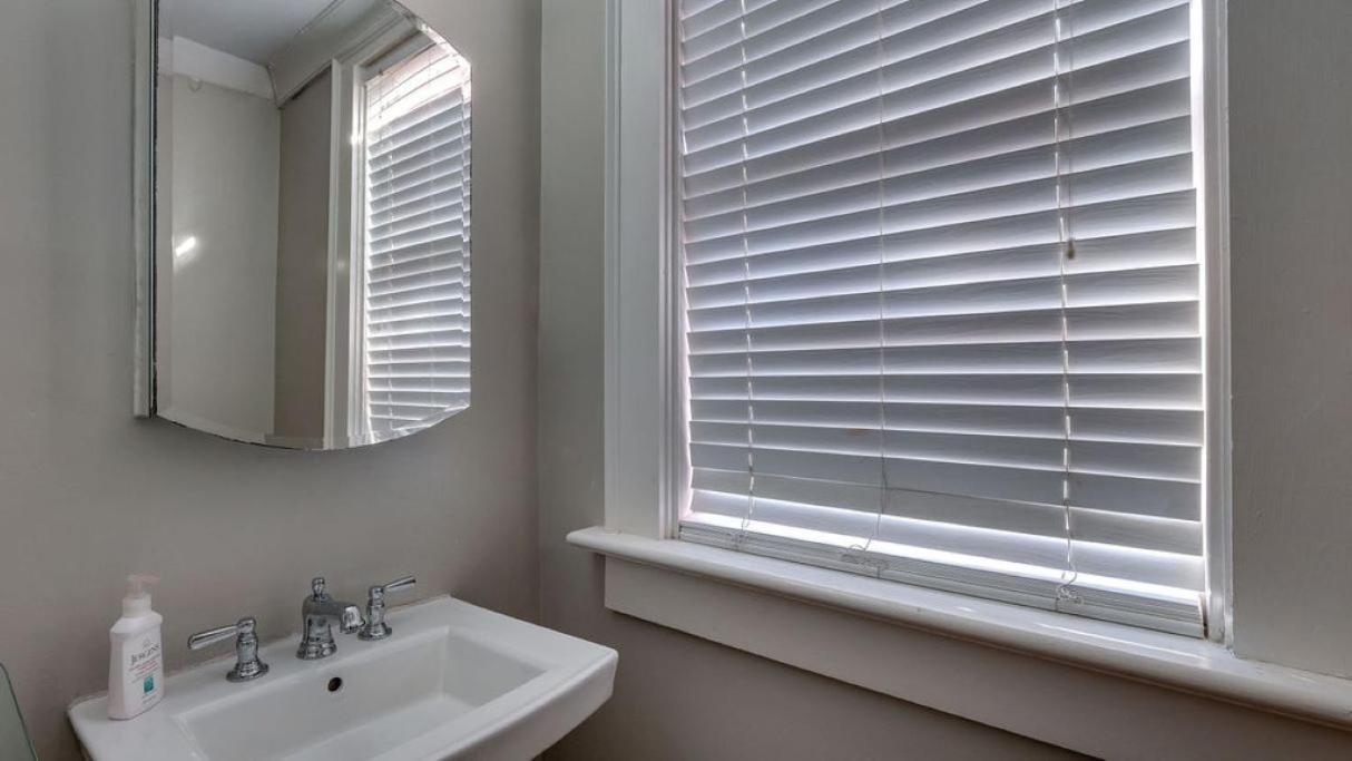 201 York #3 - Homey Downtown 2 Bedroom Steps From The River Savannah