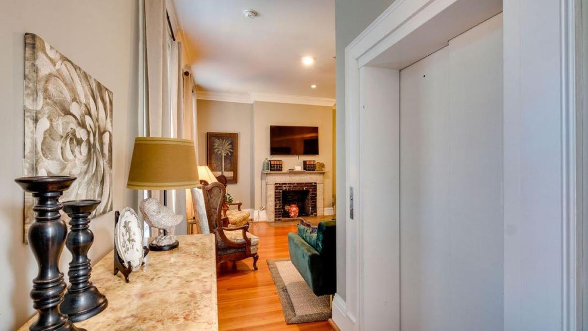 Apartment 201 York #3 - Homey Downtown 2 Bedroom Steps From The River