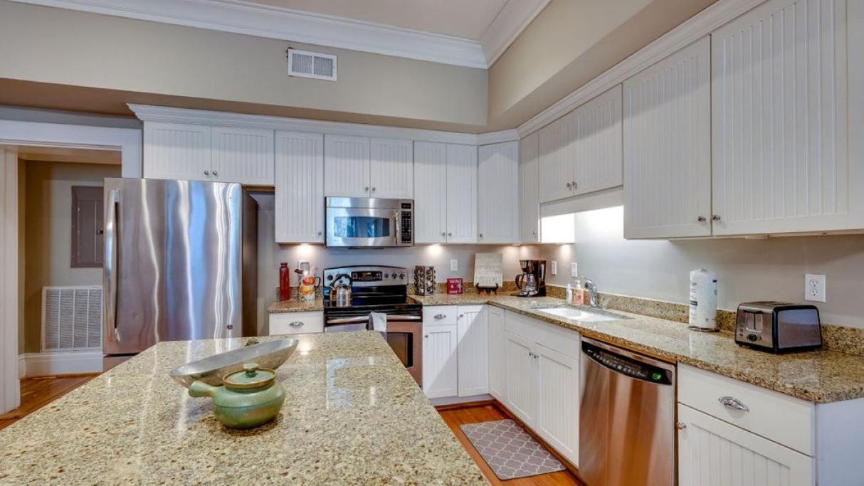 Apartment 201 York #3 - Homey Downtown 2 Bedroom Steps From The River