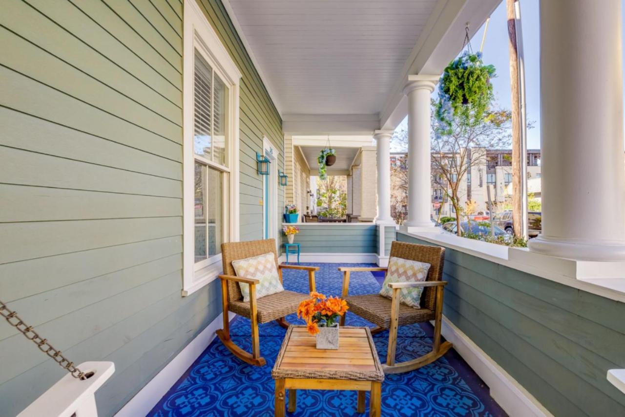 Southern Charmer-historic District Downtown-front Porch-walk Score 90!!-private Parking-1 Minute To Forsyth Park Holiday home *