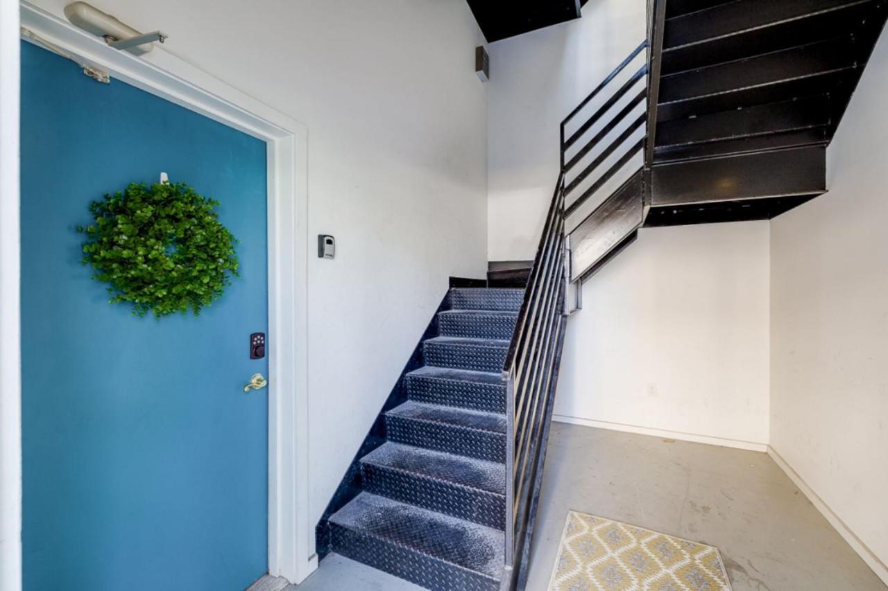 Holiday home Southern Charmer-historic District Downtown-front Porch-walk Score 90!!-private Parking-1 Minute To Forsyth Park Savannah