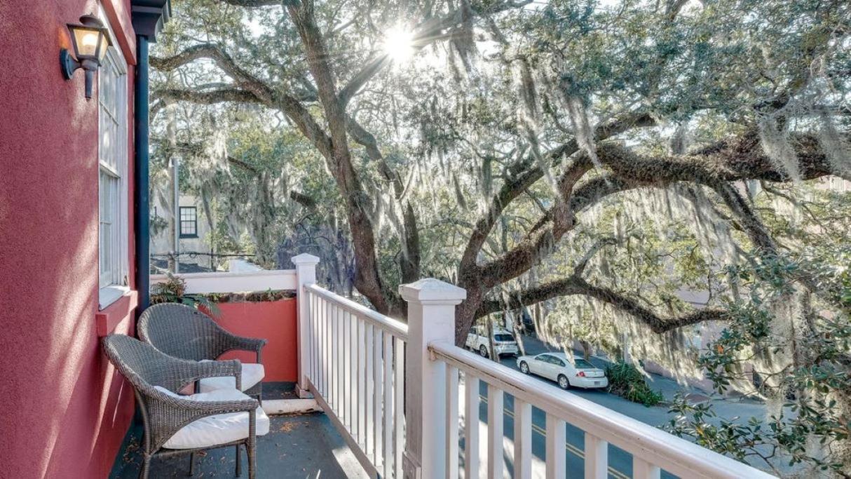 201 York #3 - Homey Downtown 2 Bedroom Steps From The River Apartment *