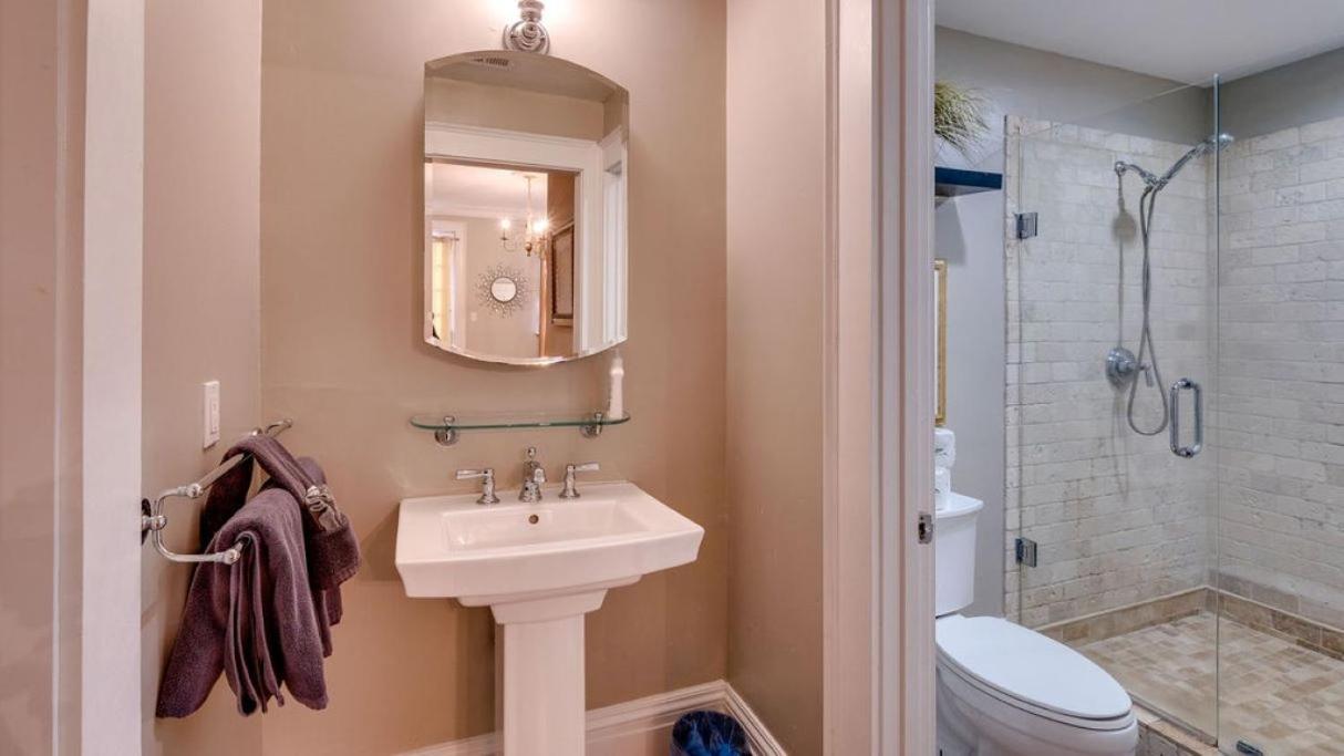 201 York #3 - Homey Downtown 2 Bedroom Steps From The River *