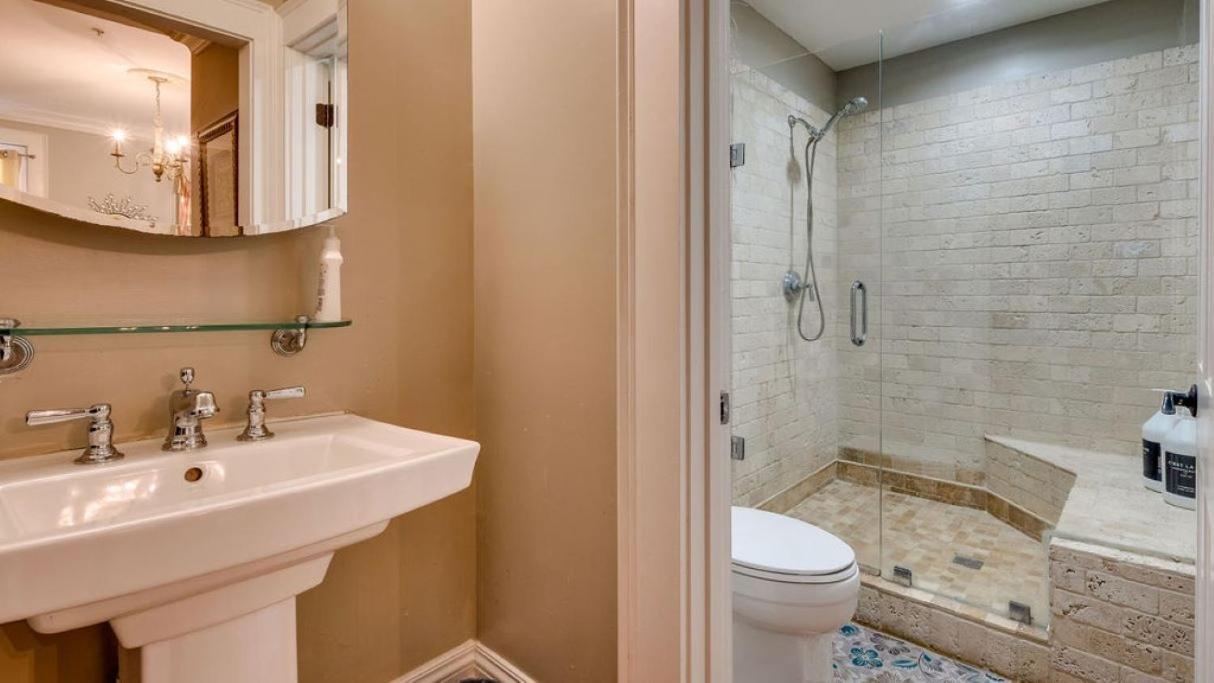 201 York #3 - Homey Downtown 2 Bedroom Steps From The River Apartment Savannah