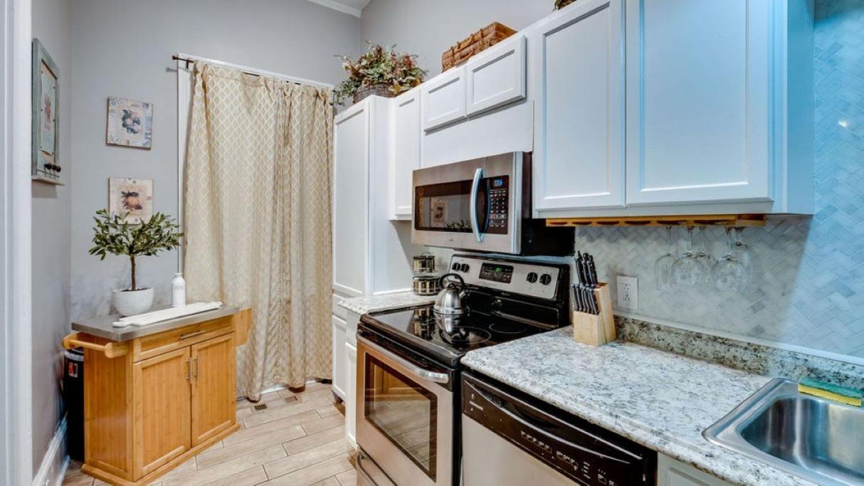 Comfortable Escape In Historic Downtown Bed & Breakfast 4*