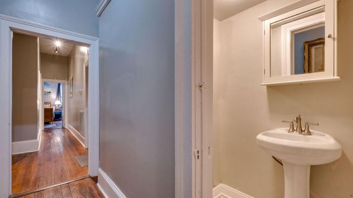 Comfortable Escape In Historic Downtown