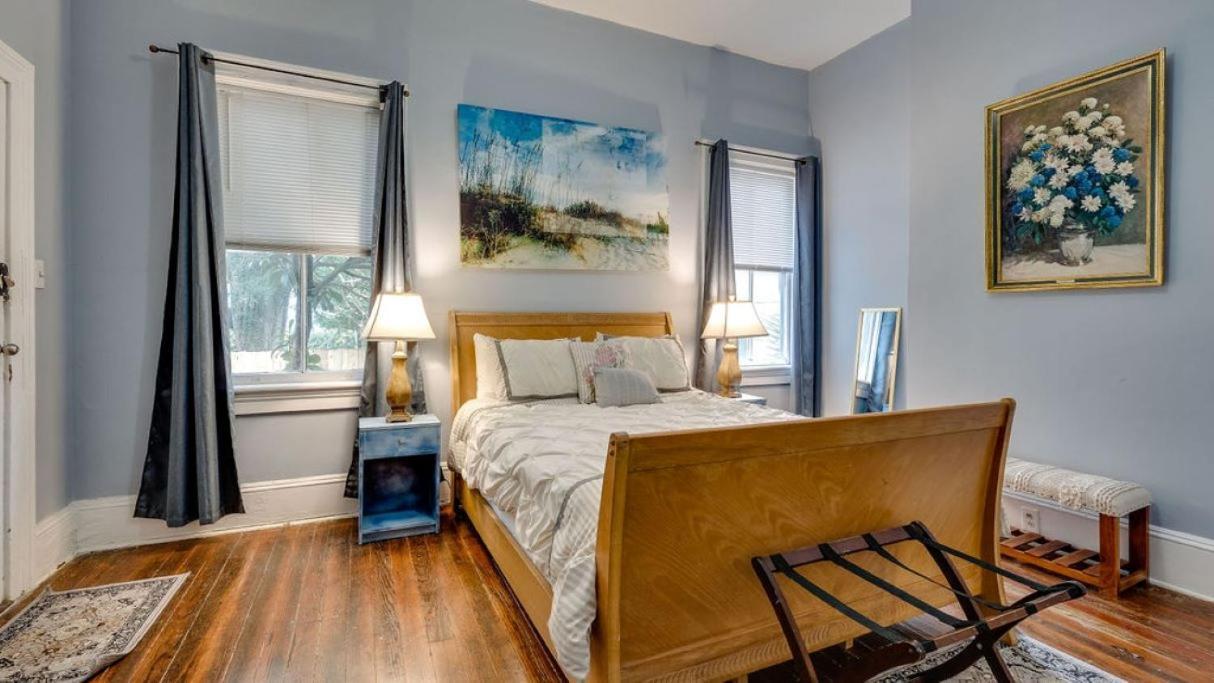 Comfortable Escape In Historic Downtown Bed & Breakfast