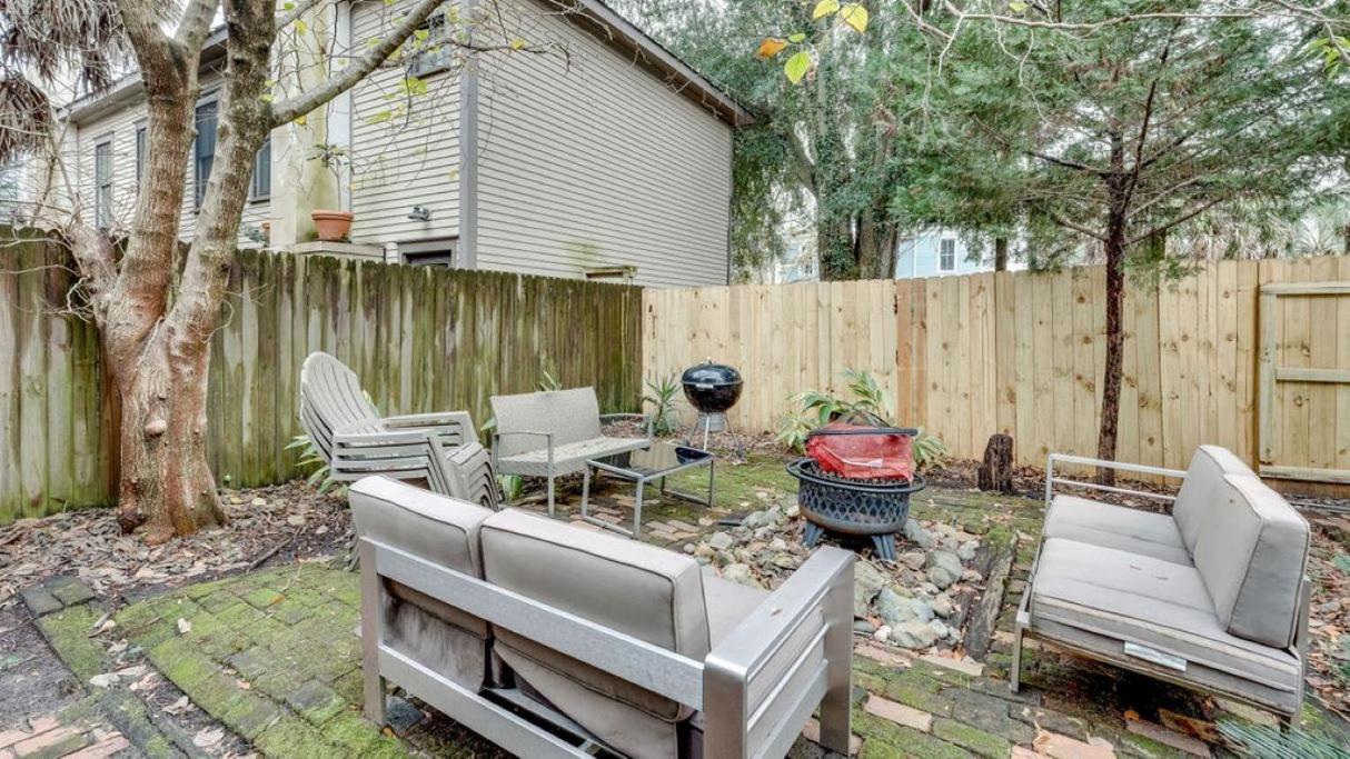 Comfortable Escape In Historic Downtown Bed & Breakfast Savannah