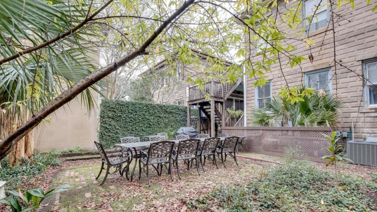 Comfortable Escape In Historic Downtown 4*