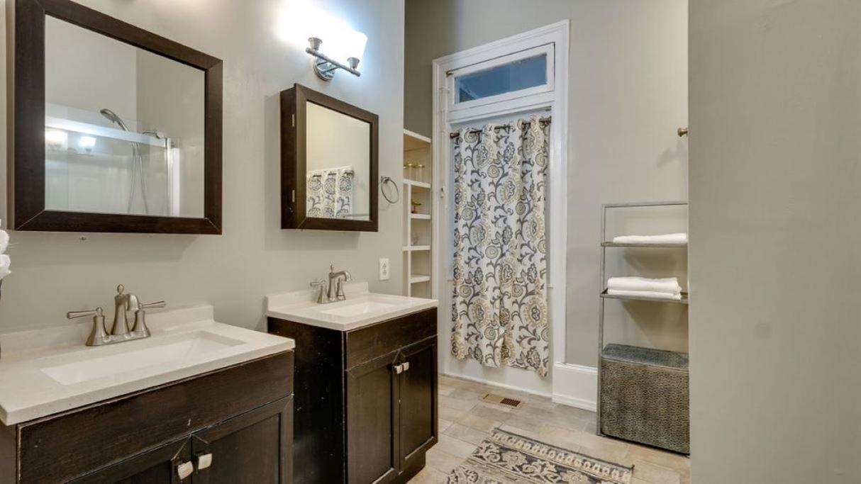Comfortable Escape In Historic Downtown 4*