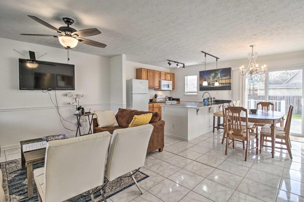 About 7 Miles To Historic District! Holiday home