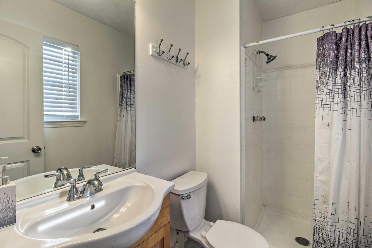 Holiday home About 7 Miles To Historic District! Savannah