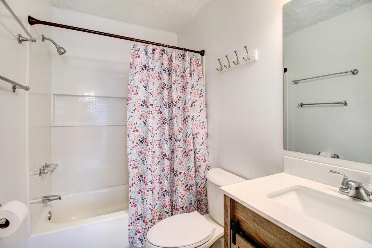 Peaceful - 11 Mi To Beaches! Holiday home
