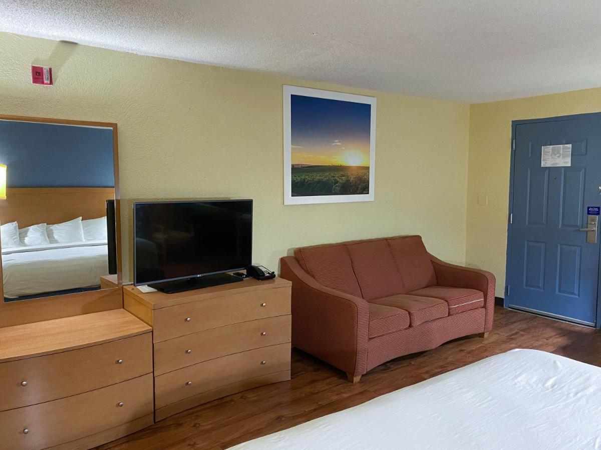 Hotel 6 Ga Gateway & I95 Savannah