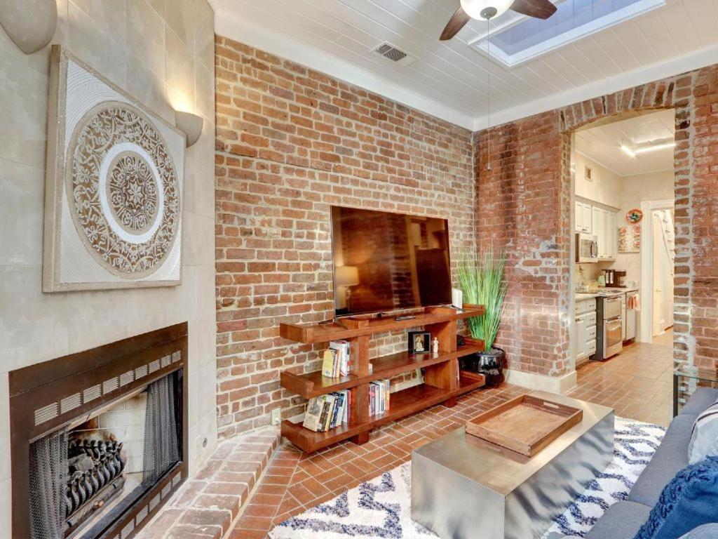 Holiday home The Lyons House - Luxe Historical - Parking Included Savannah