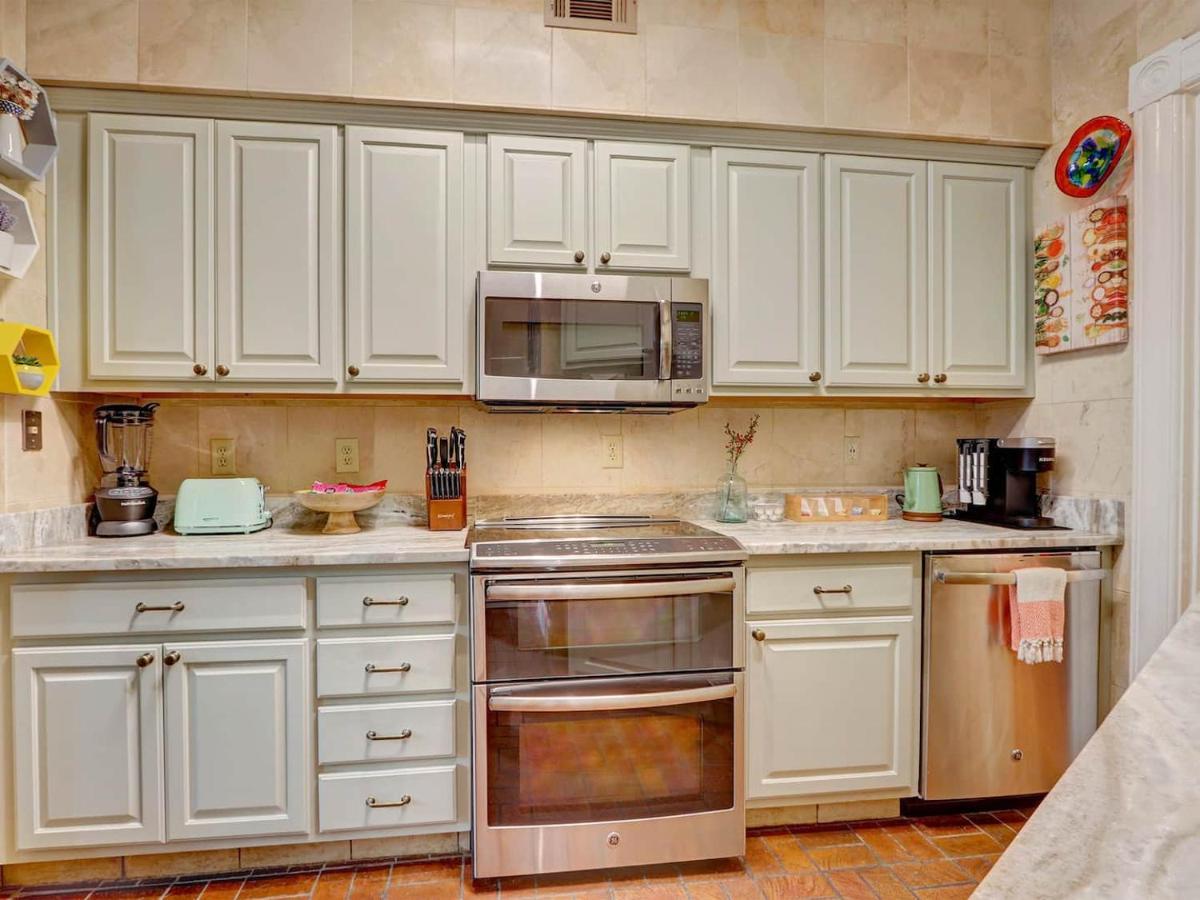 The Lyons House - Luxe Historical - Parking Included * Savannah