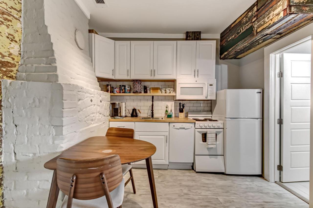 Historic 1892 Duplex Off Forsyth Park Holiday home Savannah