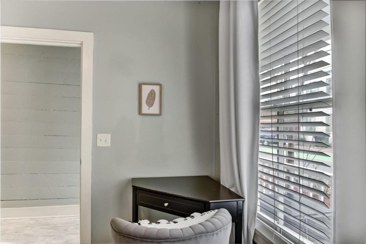 Historic 1892 Duplex Off Forsyth Park Holiday home Savannah