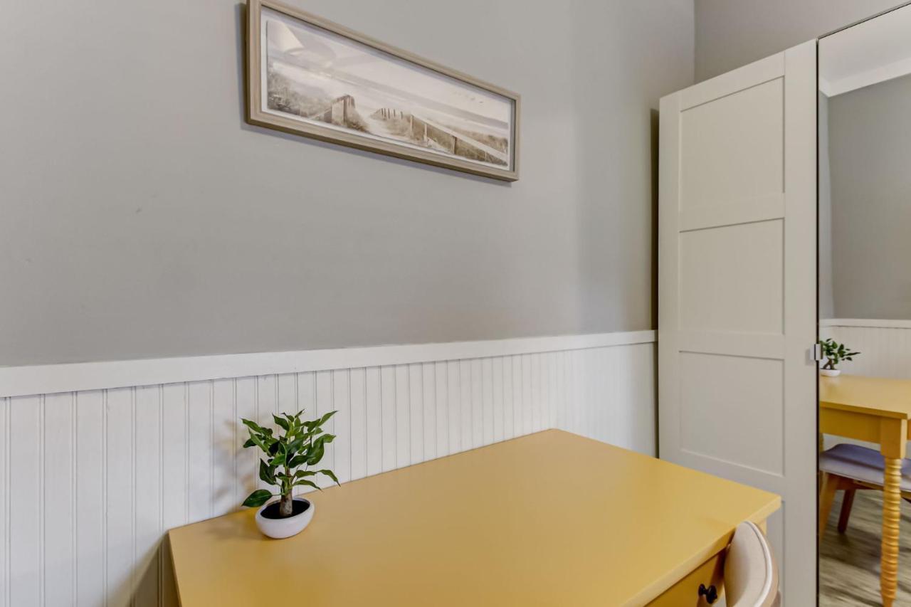 Historic 1892 Duplex Off Forsyth Park Holiday home