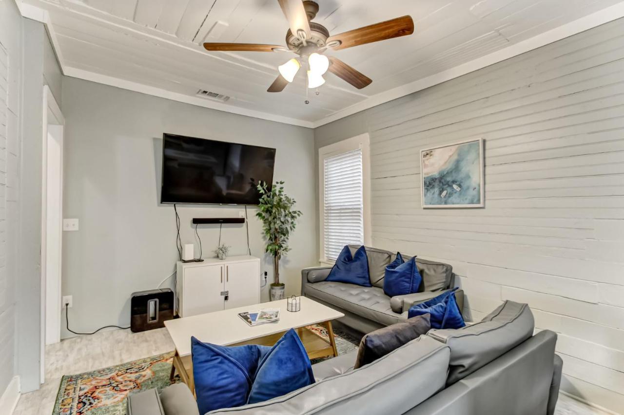 Historic 1892 Duplex Off Forsyth Park Holiday home *