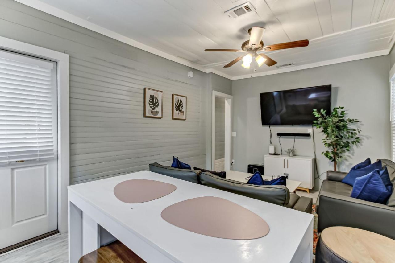 Historic 1892 Duplex Off Forsyth Park Holiday home *