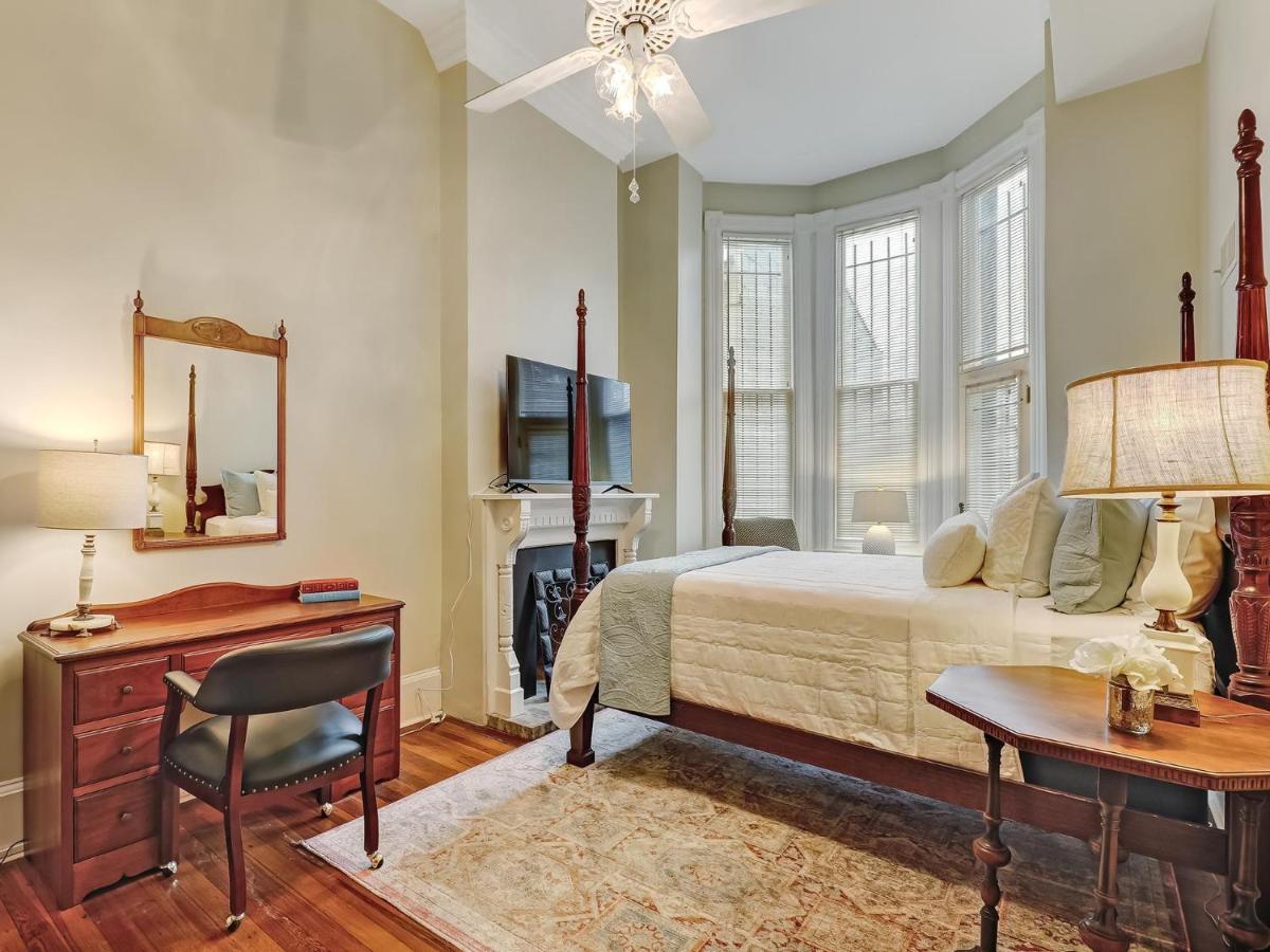 Parlor On Lafayette Holiday home *