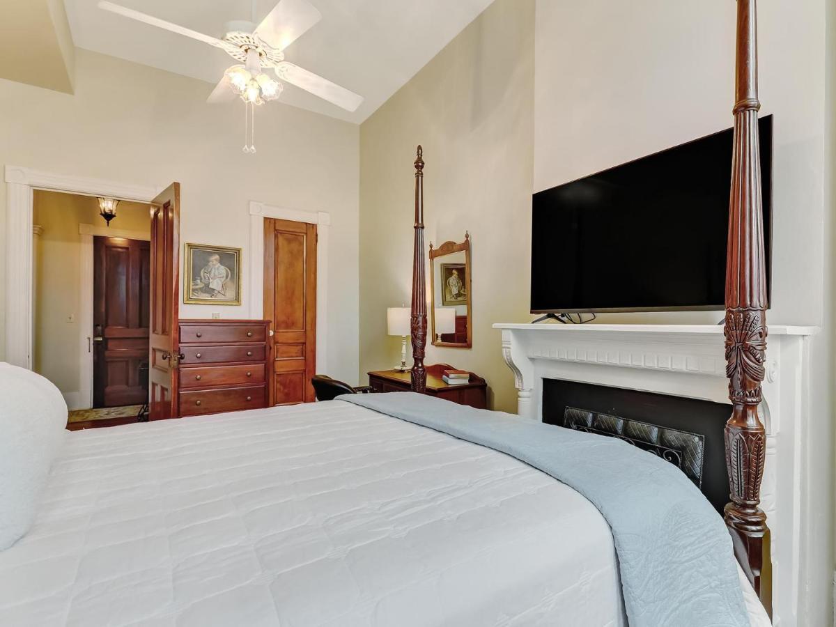 Parlor On Lafayette Holiday home Savannah