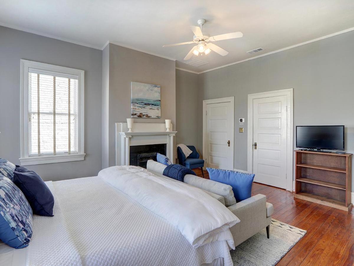 Southern Elegance Estate * Savannah