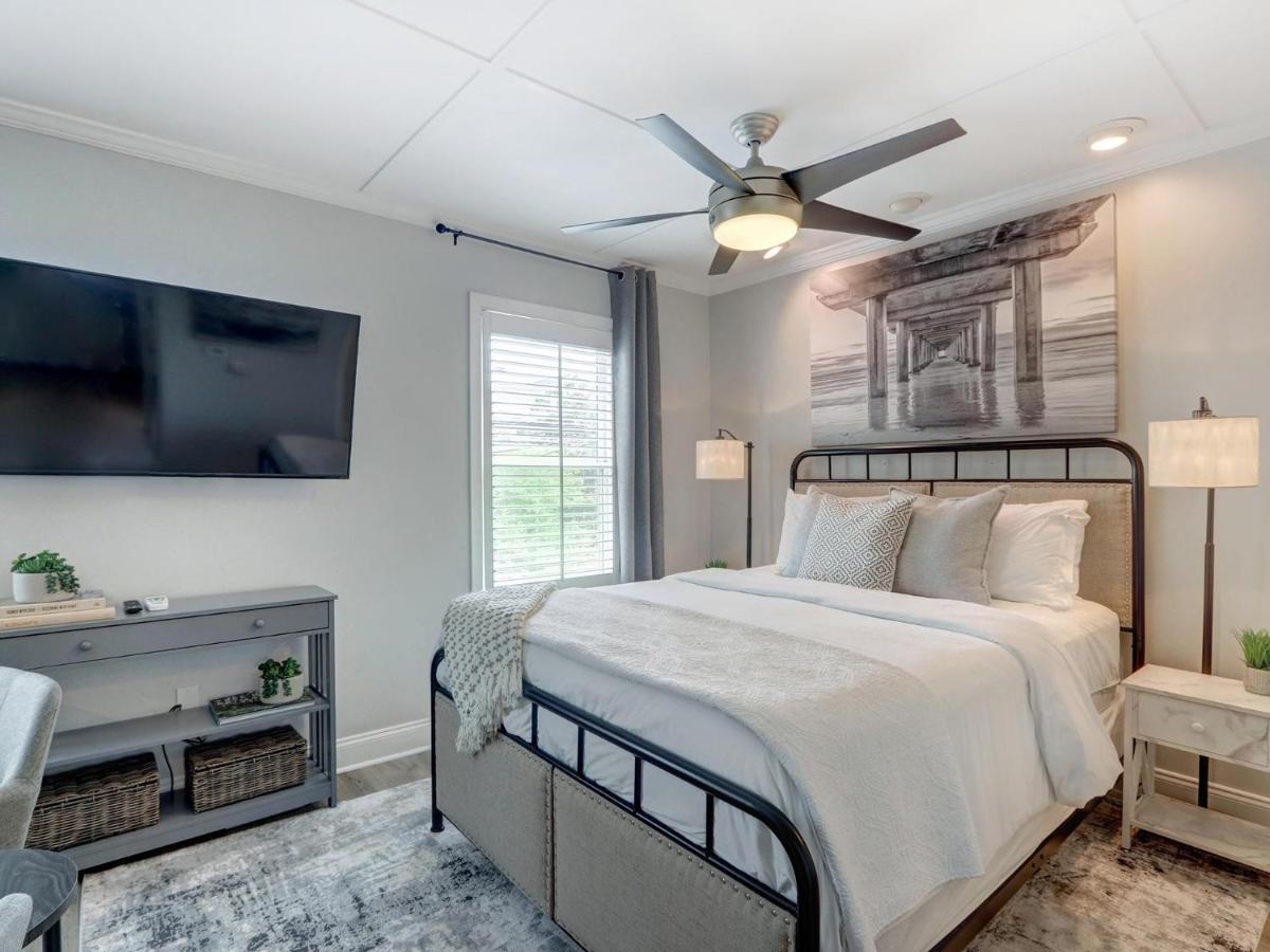 Broughton Deco Carriage * Savannah