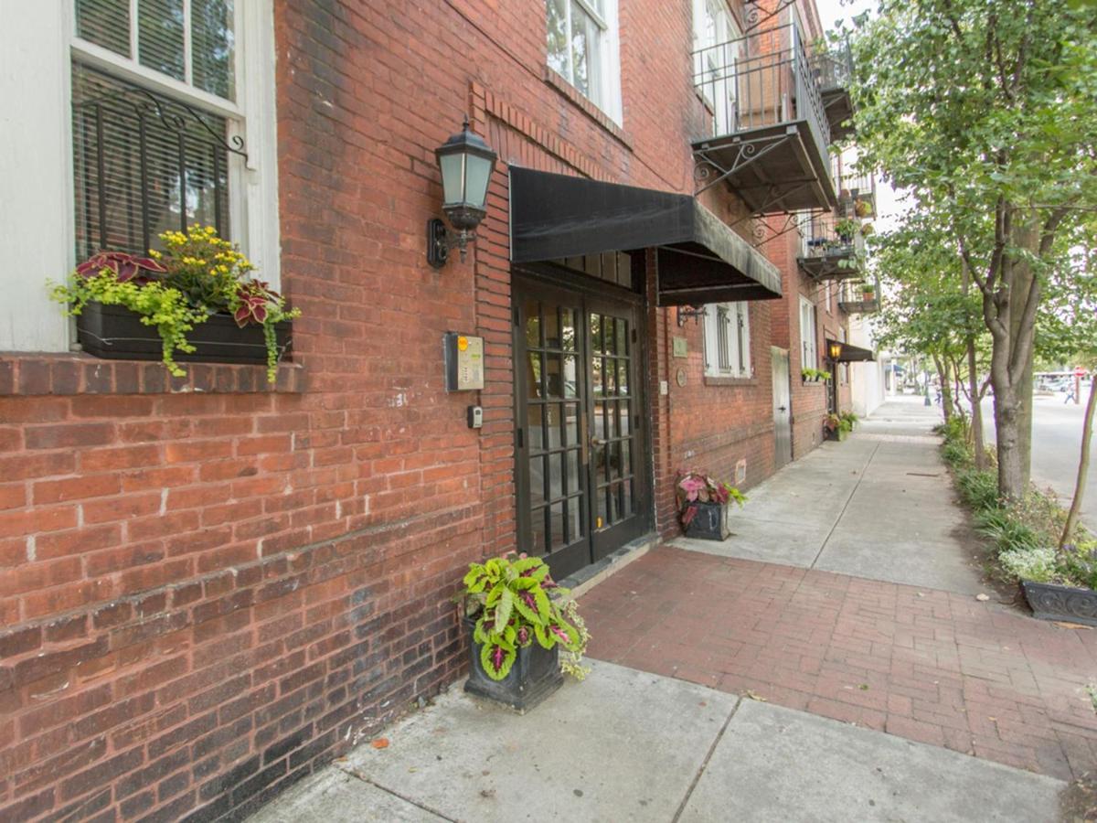 Linda's On Lincoln Apartment